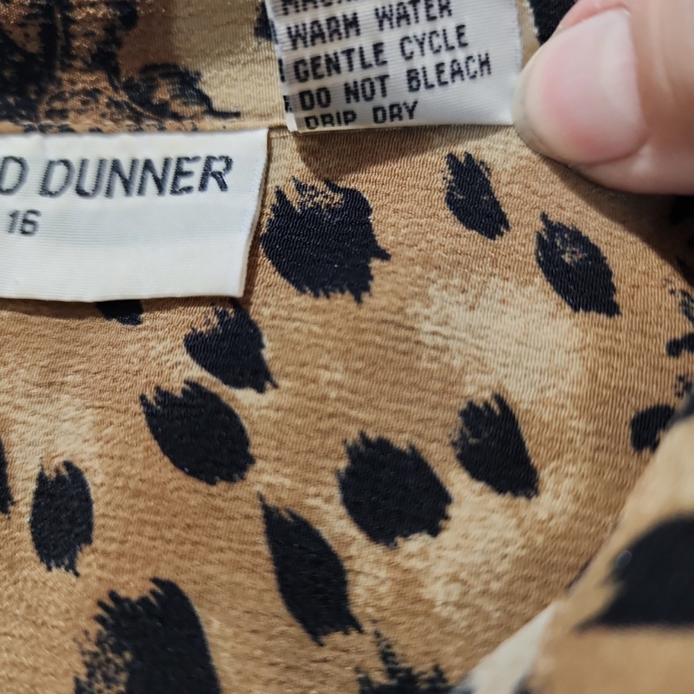 Alfred dunner women size sixteen animal print button up blouse - Picture 3 of 6
